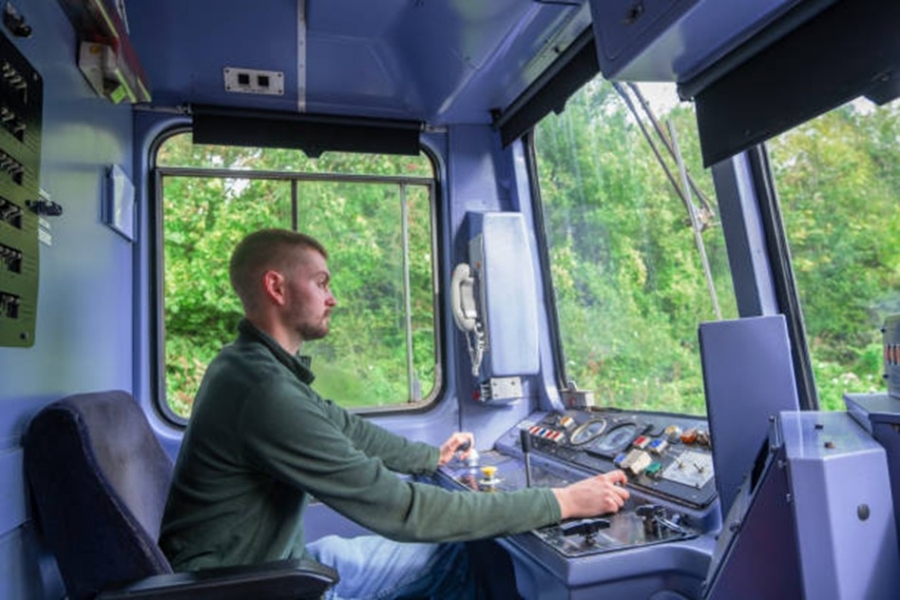 Minimum Age for Train Drivers Lowered to 18 in Bid to Tackle Staff Shortages