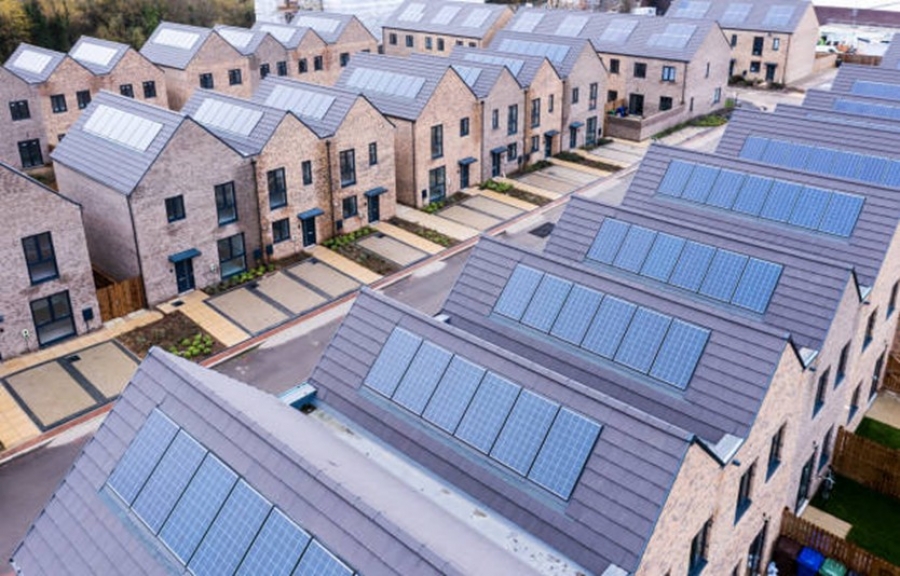 New Homes in England to Include Solar Panels and Heat Pumps