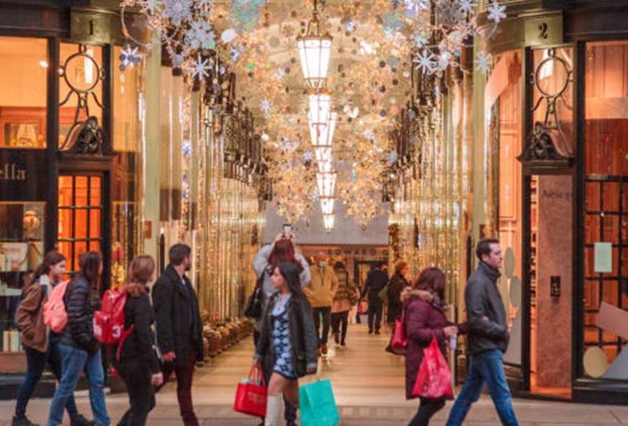 London’s Festive Footfall Declines Less Than Rest of UK